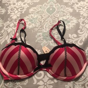 Victoria’s Secret Sexy Little Things bra. Size 32C